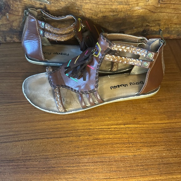 Western Style Sandals - Picture 4 of 6